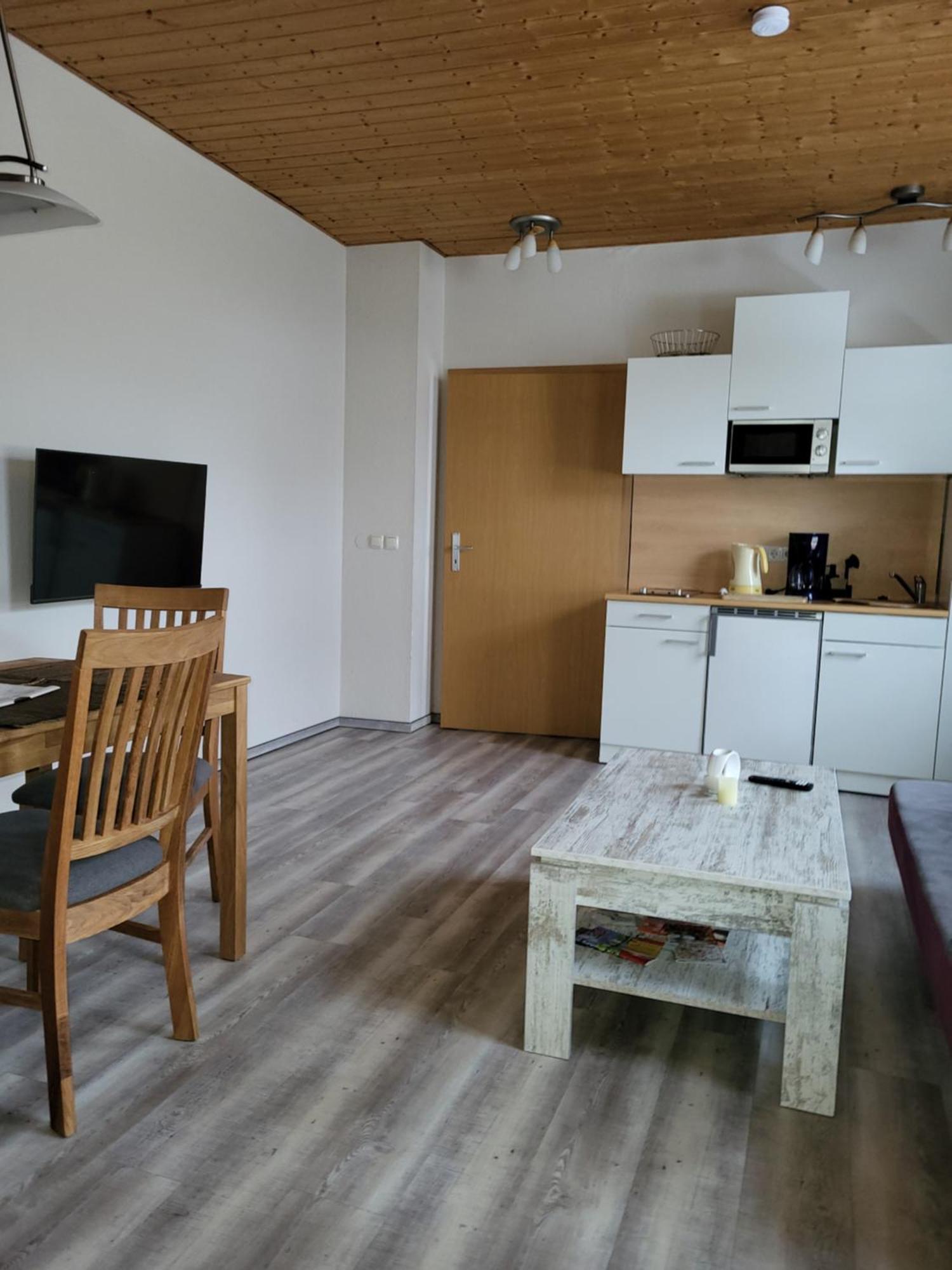 City Appartement Mit Garten, Zentral Und Trotzdem Ruhig Chociebuż Zewnętrze zdjęcie